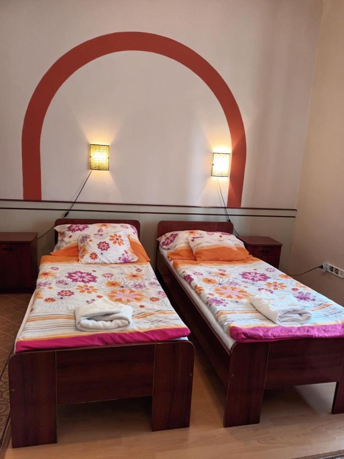 Pilota Panzio Bed & Breakfast Seghedin Exterior foto